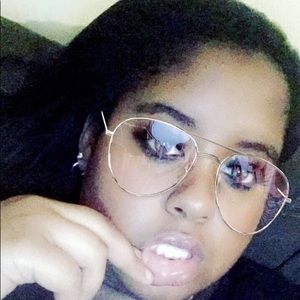 Meet your Posher, Dominique